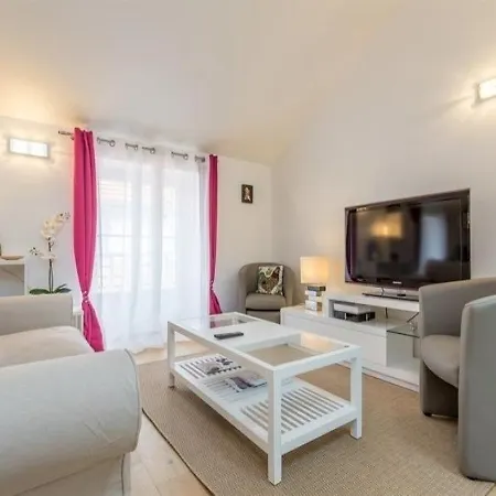 Apartamento Plein Centre Au Calme, T3 Renove